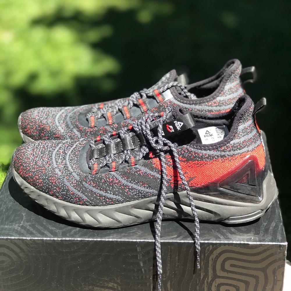 Men’s Peak Running Shoe